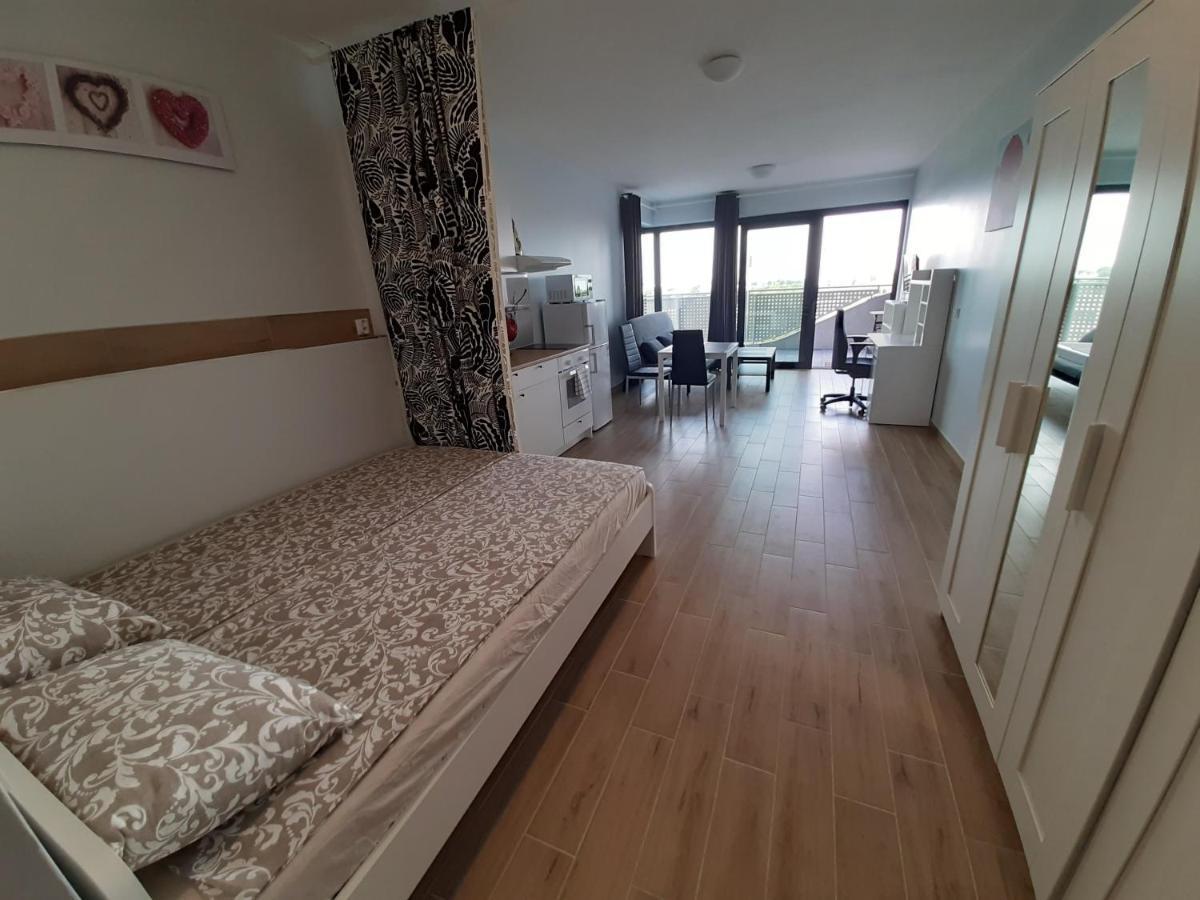 Apartment Cherry Bratislava & Free Parking Eksteriør billede
