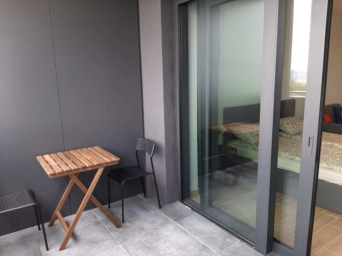 Apartment Cherry Bratislava & Free Parking Eksteriør billede